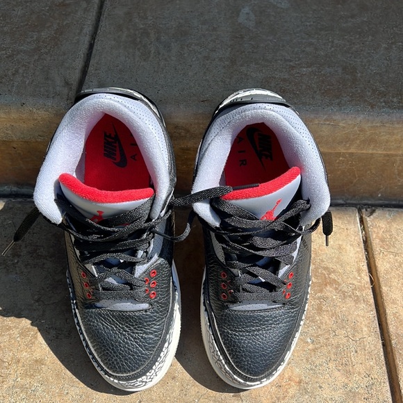 Nike Air Jordan 3 Black Cement 2018 in excellent condition. Men’s size 8.5 - Picture 5 of 9